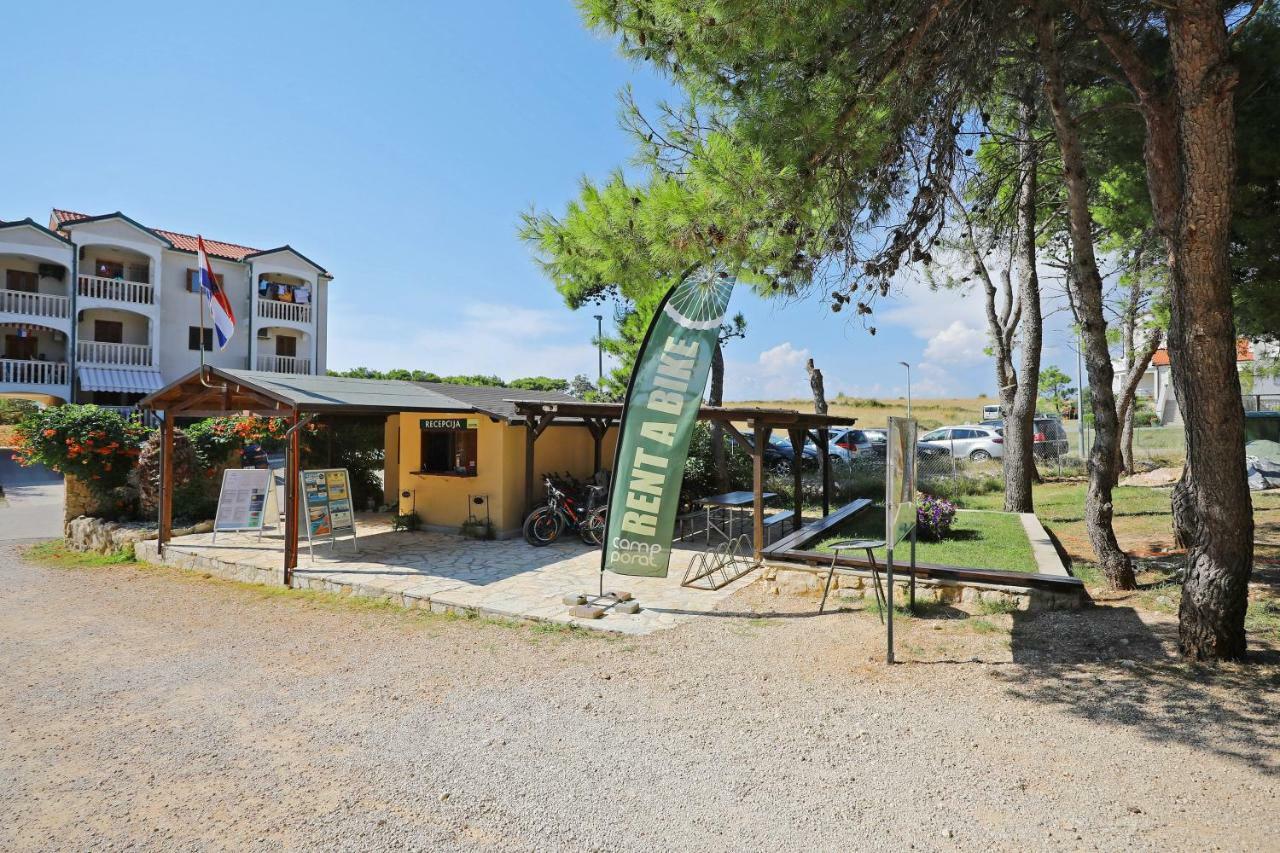 Camp Porat Hotel Povljana Exterior photo
